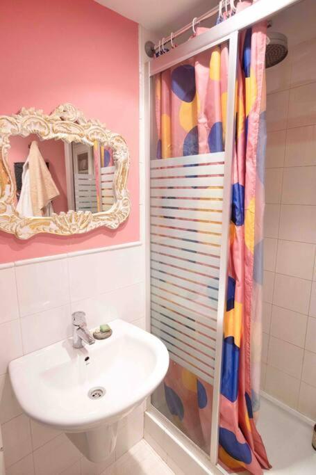 Piso Centrico, Bonito, Acogedor, Aire Acondicionado Y Piscina Enfrente De Casa Madrid Exterior foto